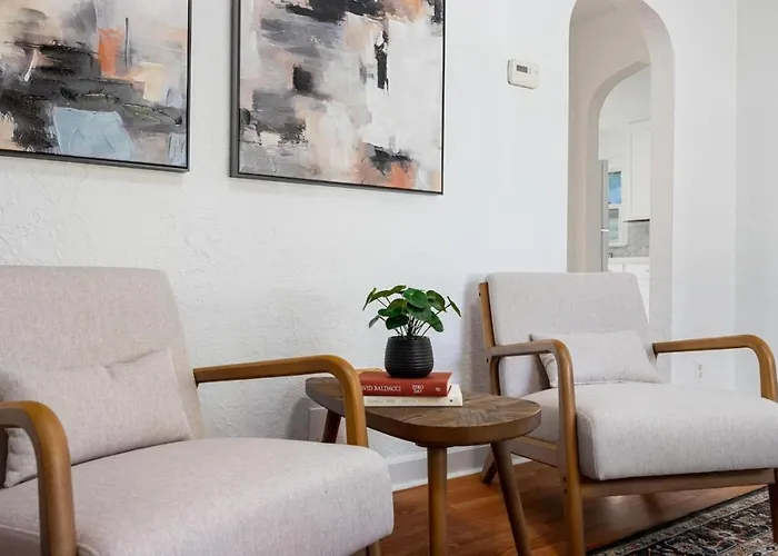 Ferienhaus A Pop Of Color - 3bd In The Heights W 3 King Beds