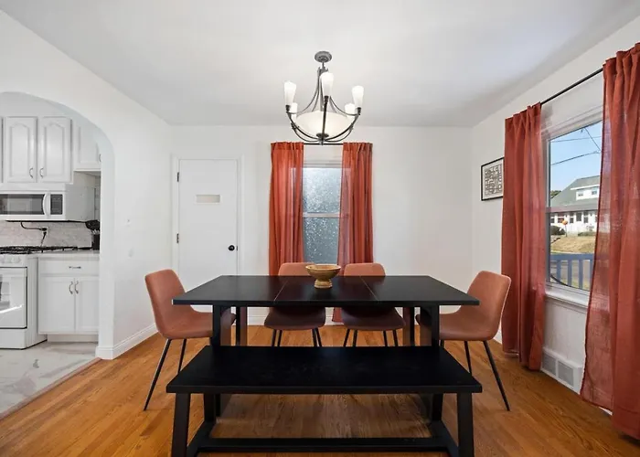 A Pop Of Color - 3bd In The Heights W 3 King Beds *