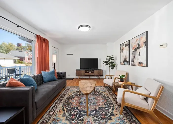 A Pop Of Color - 3bd In The Heights W 3 King Beds Ferienhaus
