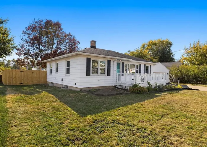 A Pop Of Color - 3bd In The Heights W 3 King Beds Ferienhaus Peoria Heights