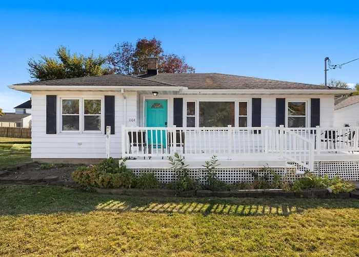 A Pop Of Color - 3bd In The Heights W 3 King Beds