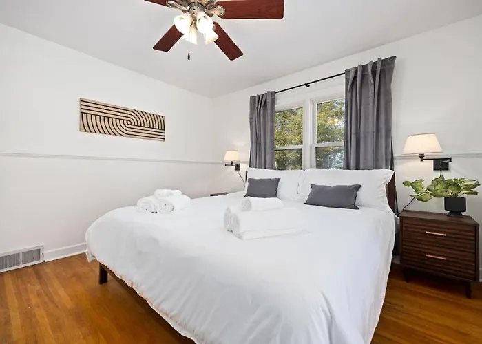Ferienhaus A Pop Of Color - 3bd In The Heights W 3 King Beds *