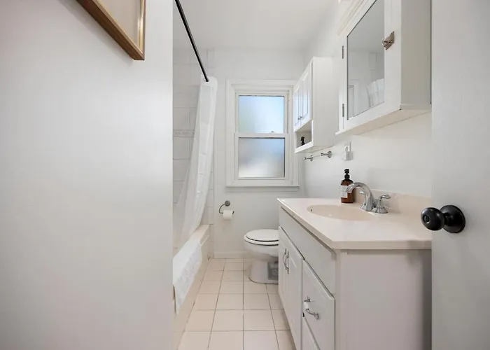 A Pop Of Color - 3bd In The Heights W 3 King Beds *