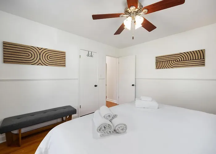 A Pop Of Color - 3bd In The Heights W 3 King Beds * Peoria Heights