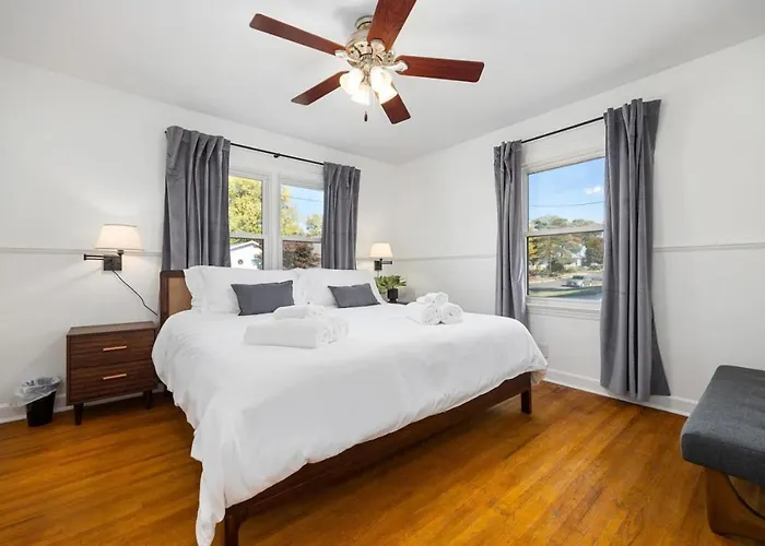 Ferienhaus A Pop Of Color - 3bd In The Heights W 3 King Beds *