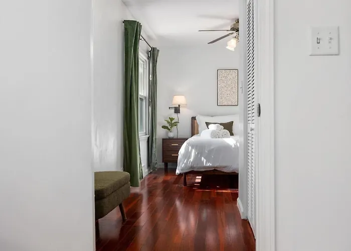 A Pop Of Color - 3bd In The Heights W 3 King Beds *